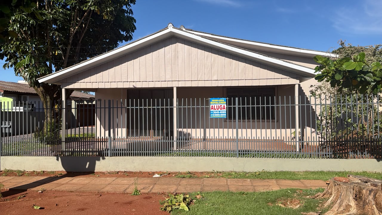 casa de madeira no centro